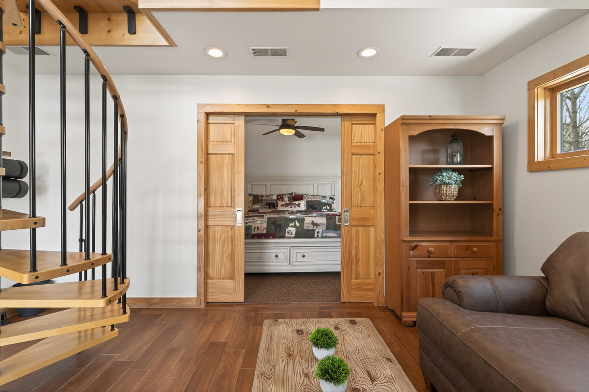 Entry way with seating 
