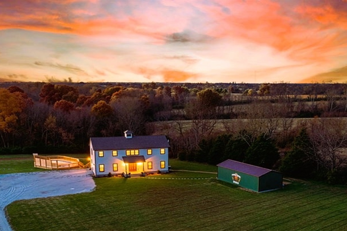 Step into your own slice of Kentucky heaven — sunsets, space, and serious serenity.