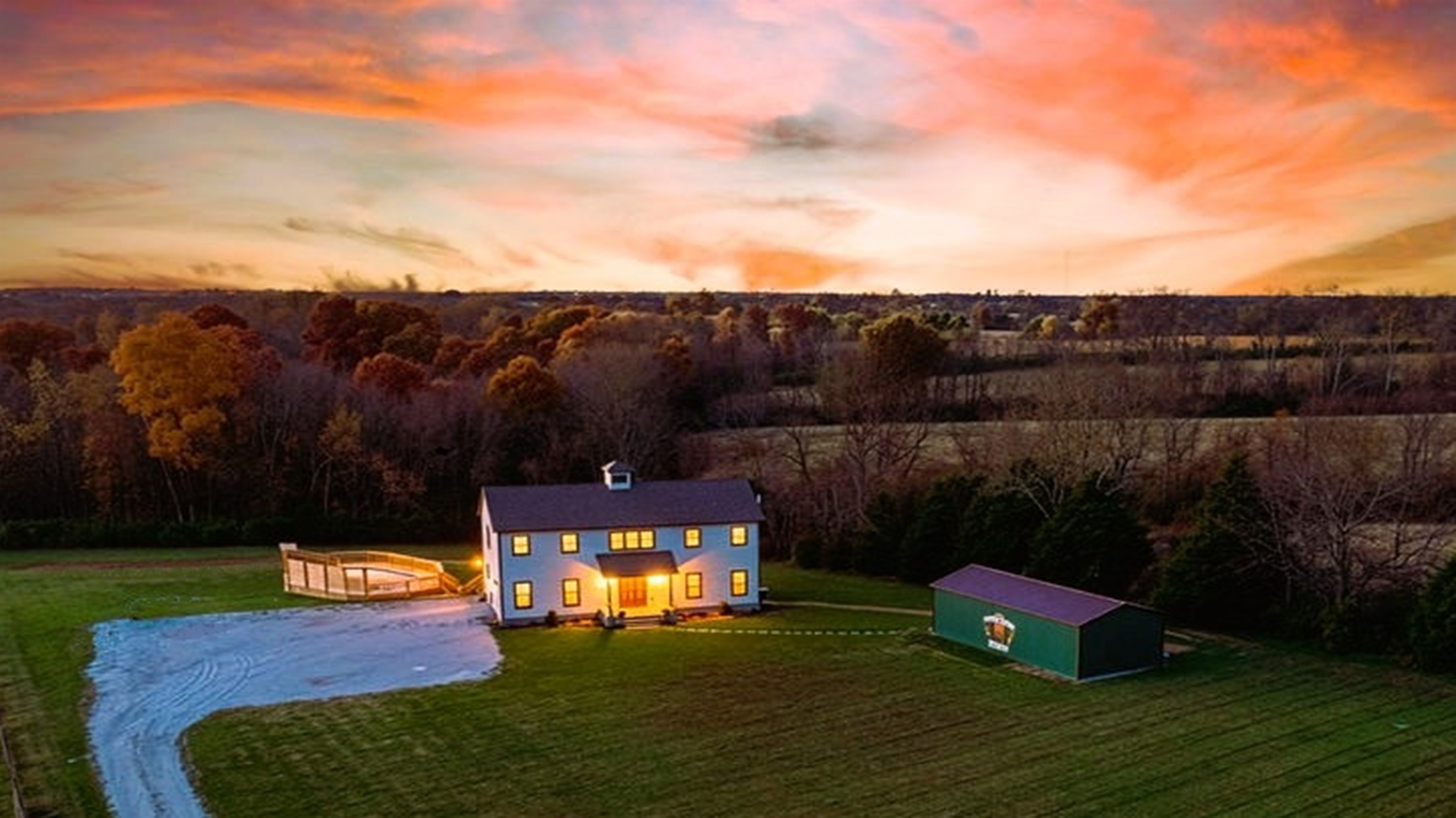 Step into your own slice of Kentucky heaven — sunsets, space, and serious serenity.