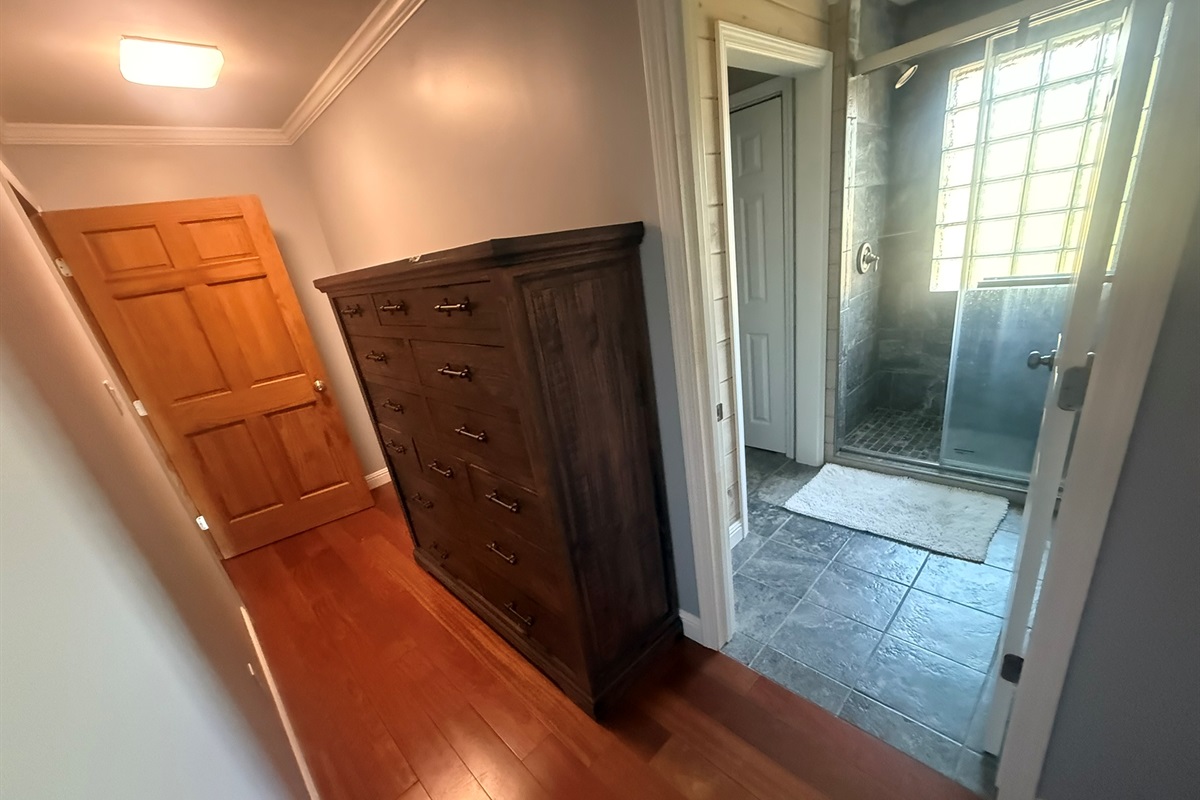 Private bathroom 3, entrance from bedroom 3