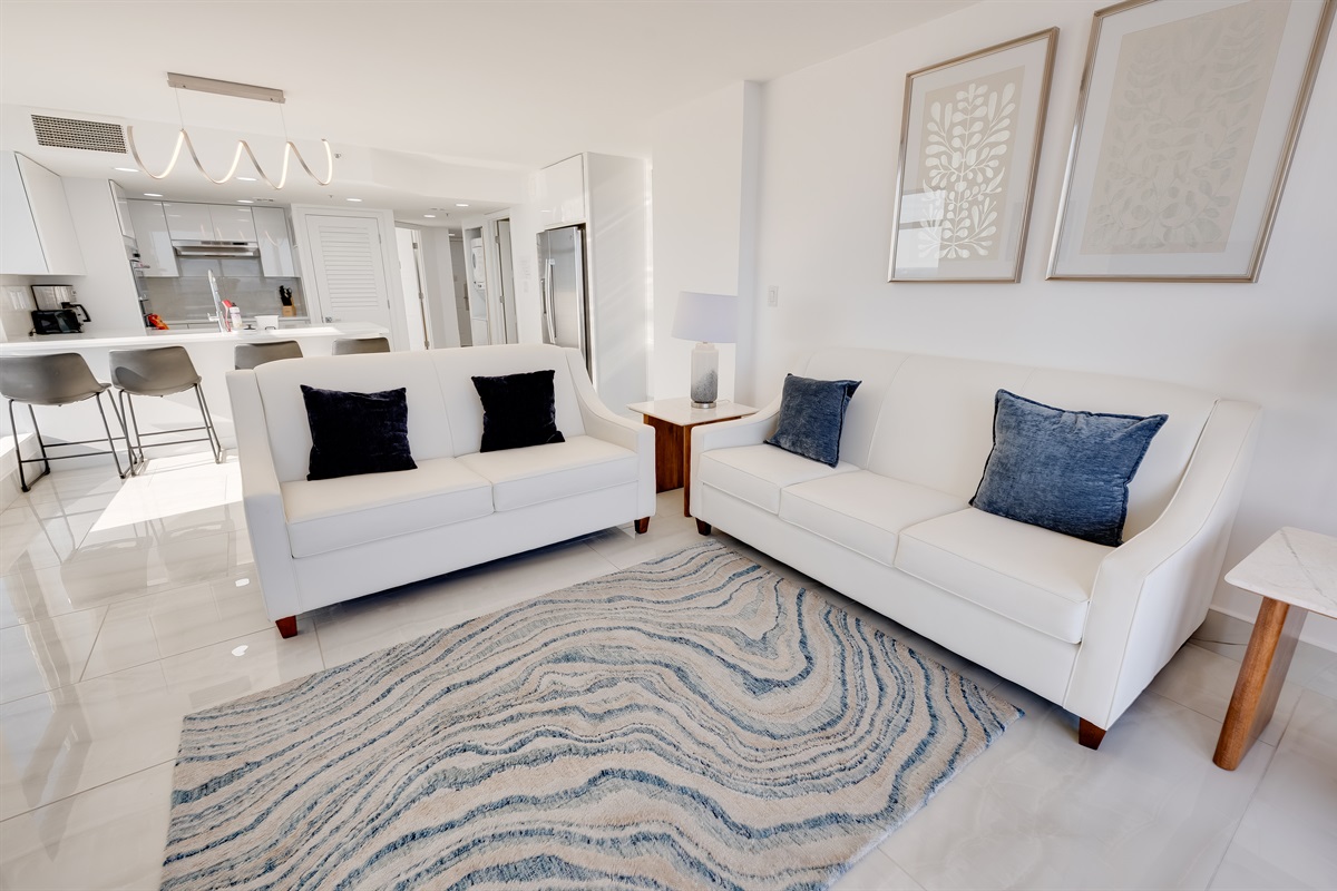 Living Room with Stunning Views🌊☀️