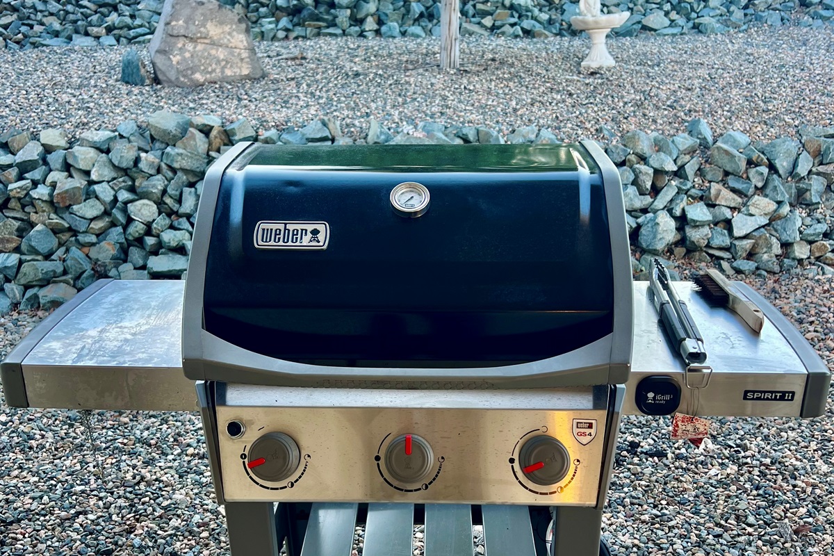 Fire up the full-size Weber propane grill and enjoy delicious BBQ meals on the patio!