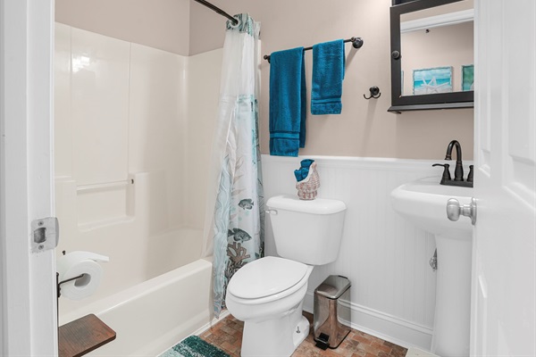 Hall Bath, Shower/Tub