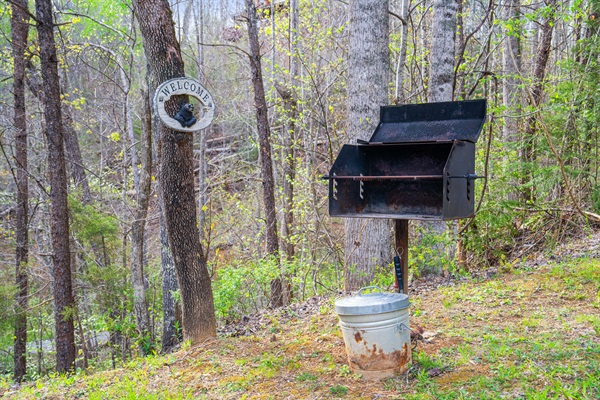 Outdoor charcoal grill