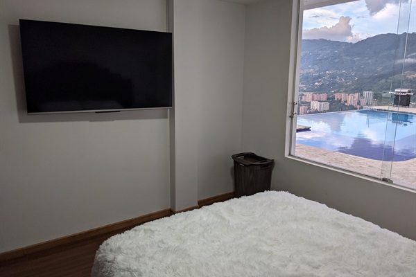 Room #7 - TV, private bathroom, pool view