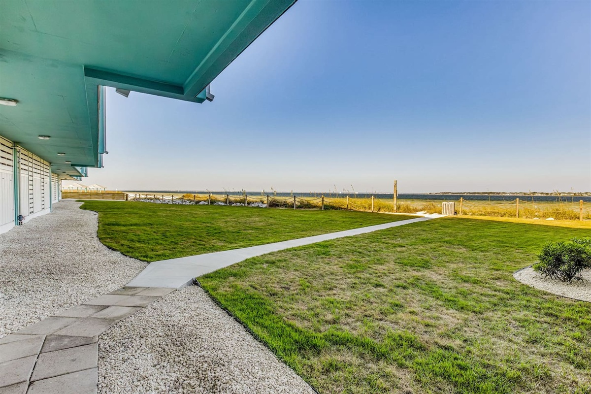 Direct access to the beach on the sound. 