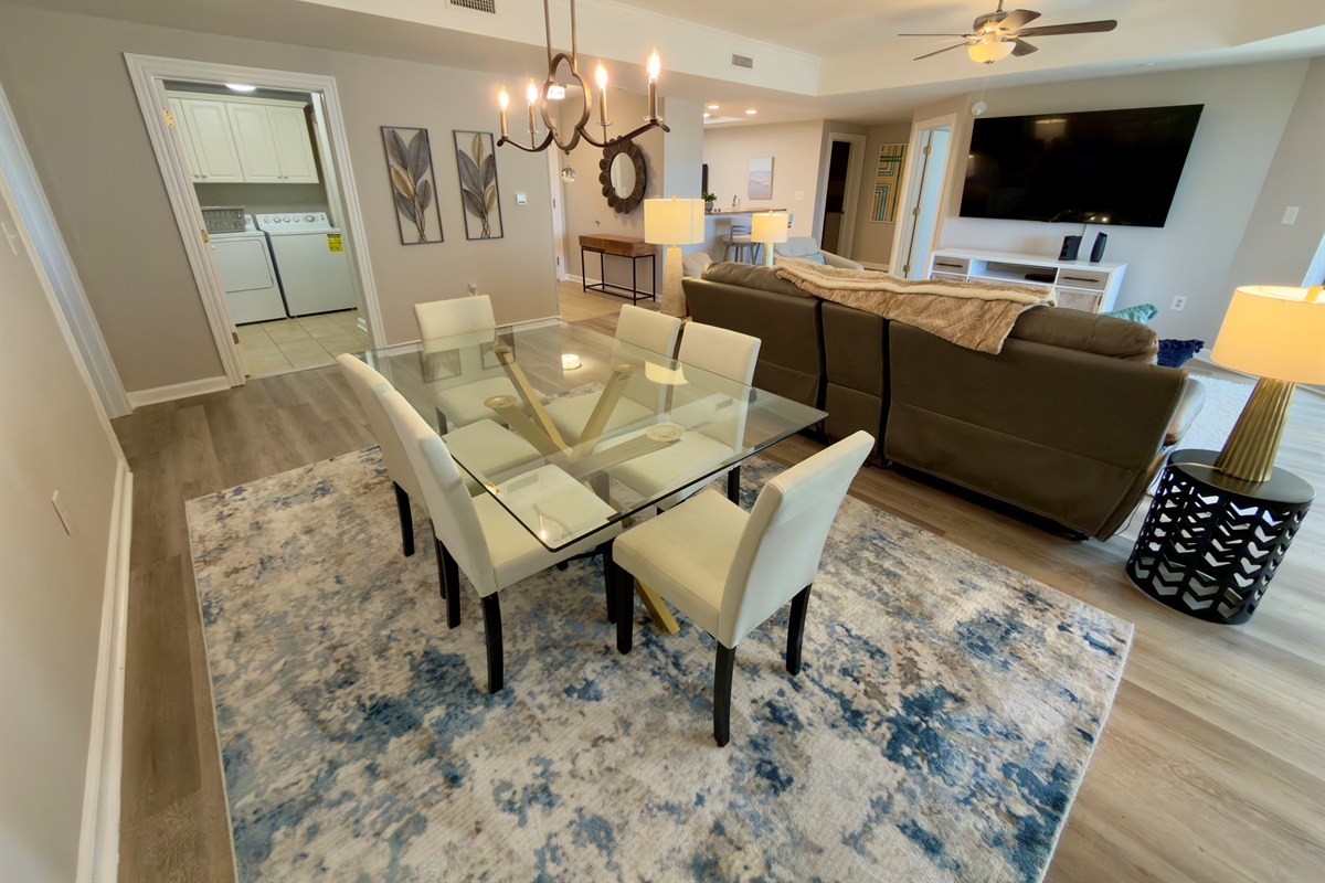 Dining area- seating for 6