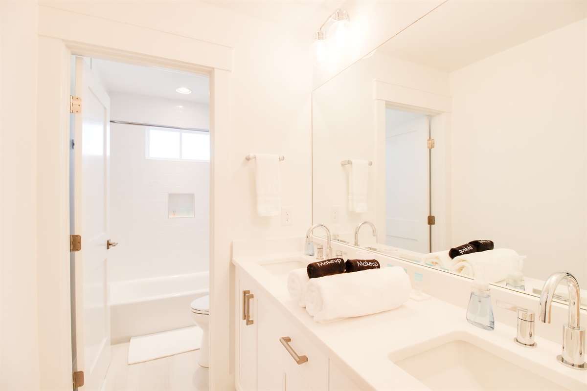 Bathroom 2 - 2nd Floor Hall