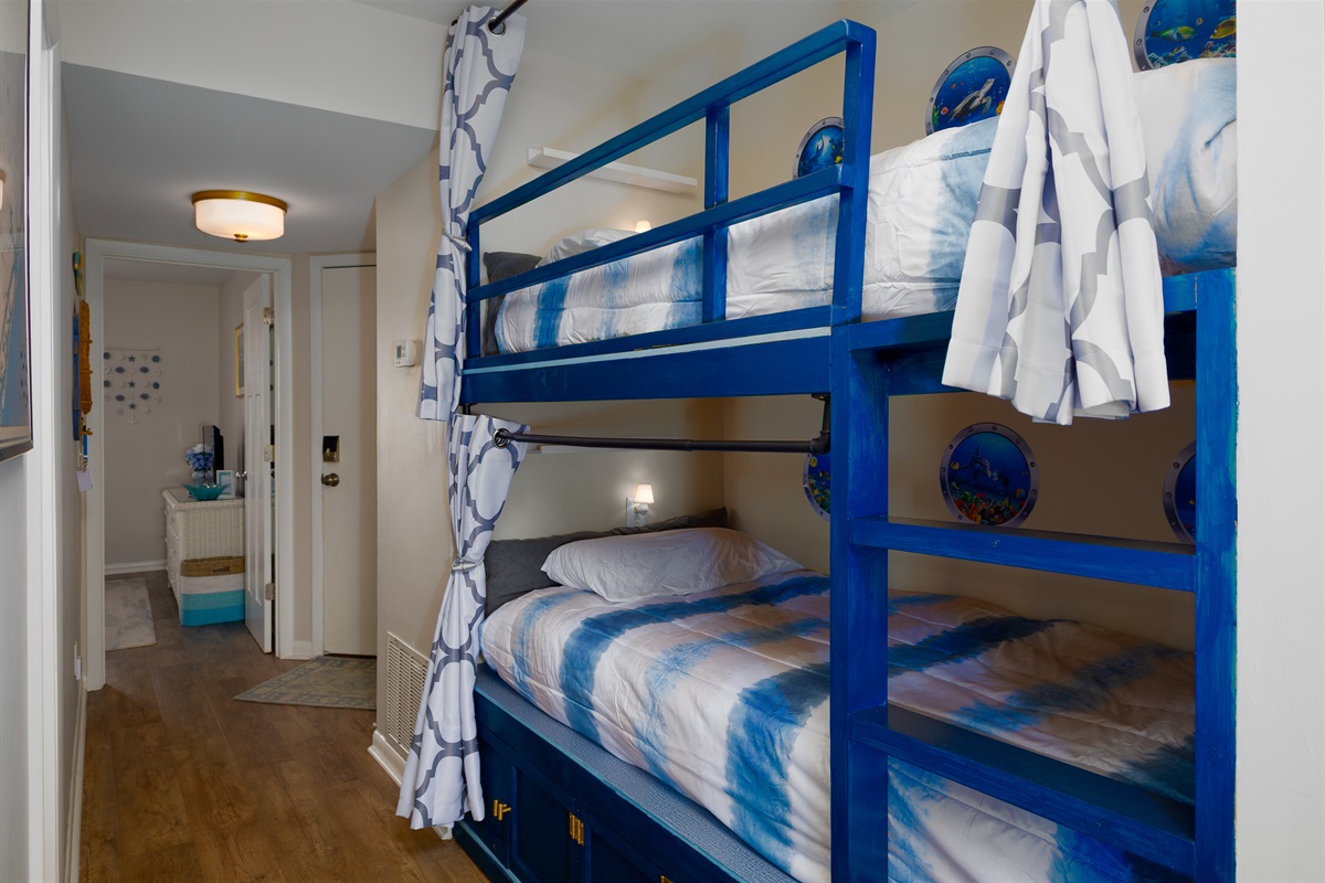 Hallway bunk beds, ideal for kids!