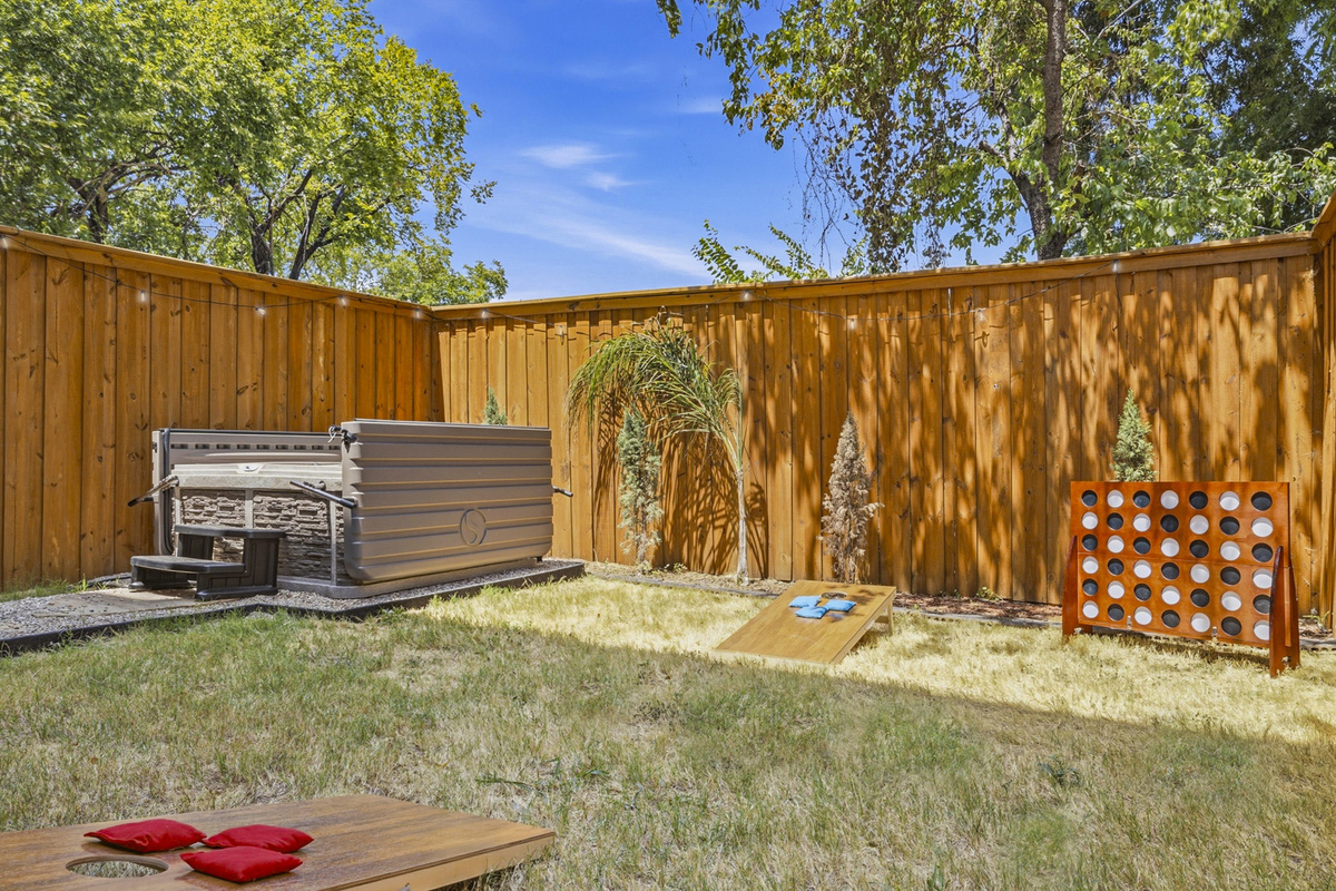 Relax in the refreshing hot tub and enjoy games in spacious privacy!