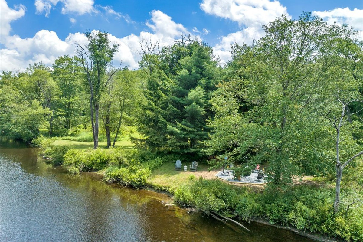 The river is so calm and relaxing no matter the season. How can you not love it?