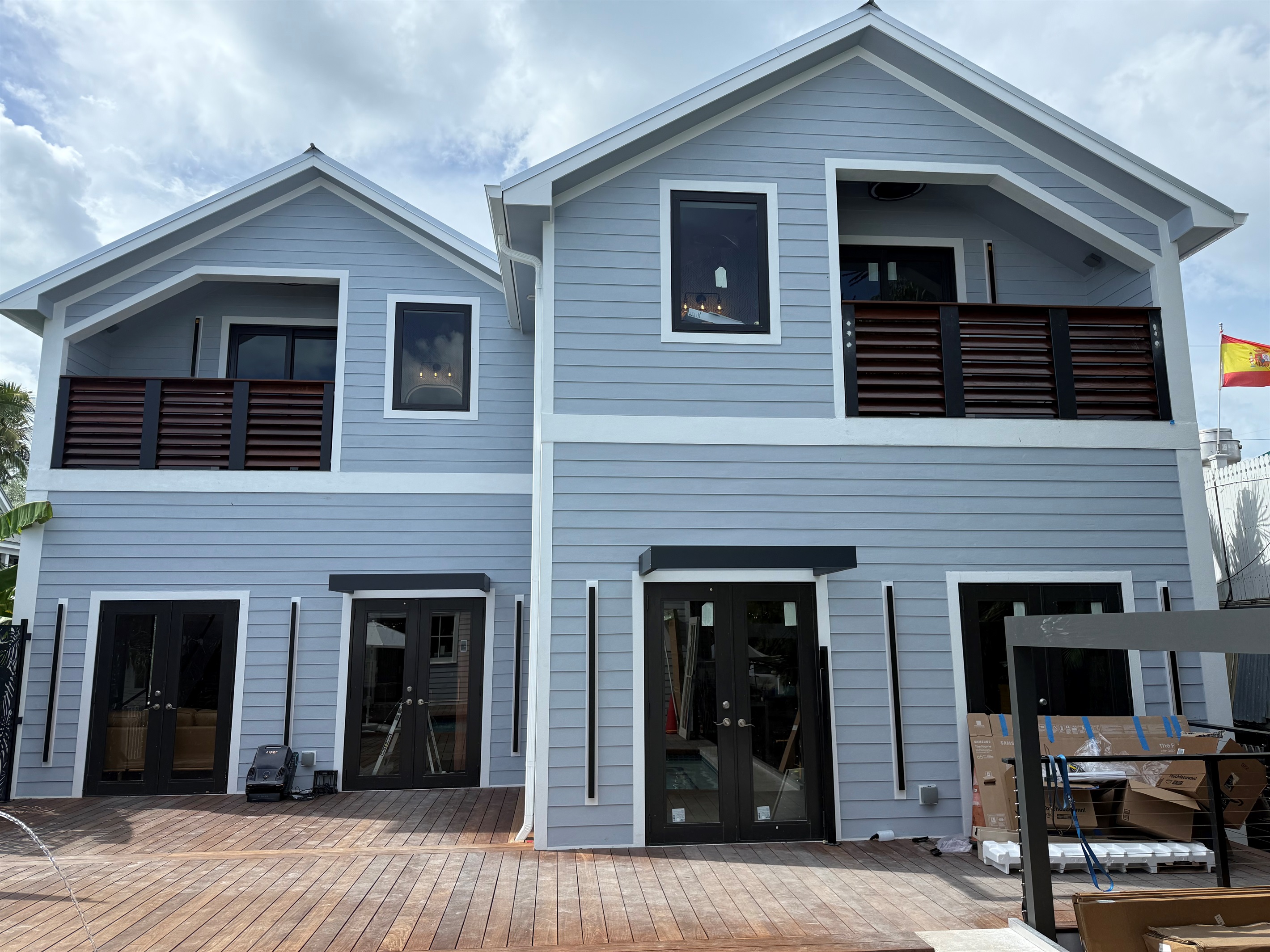 Villa 2 Left, Villa 3 Right