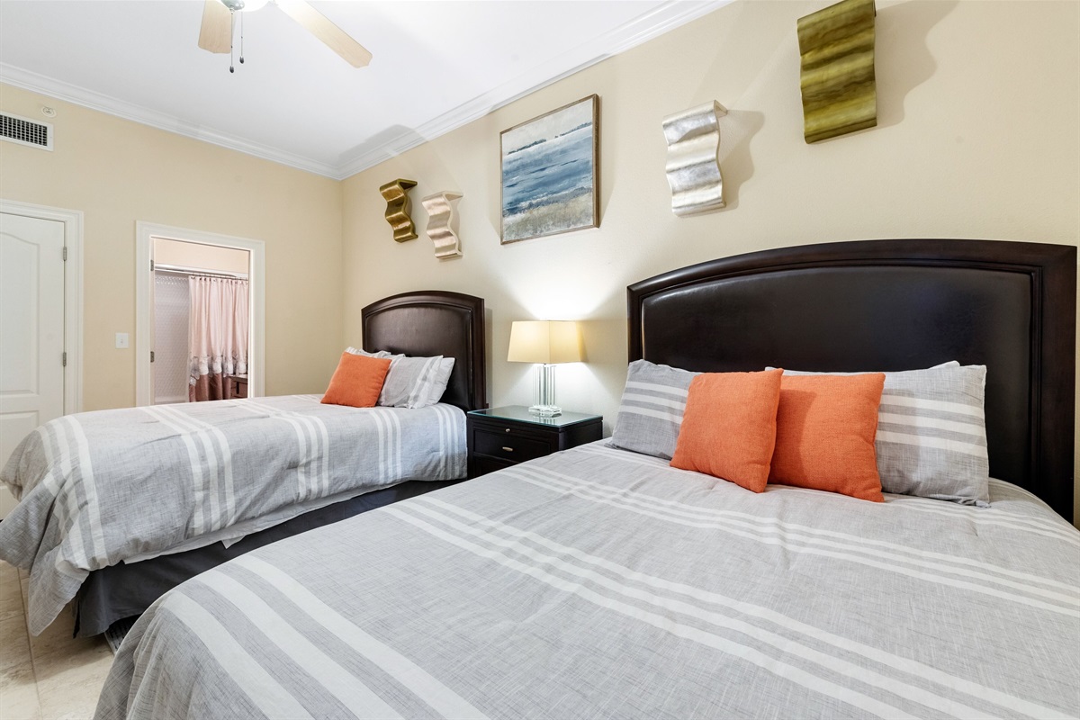 Guest bedroom with 2 queen beds, ceiling fan and en-suite bathroom 