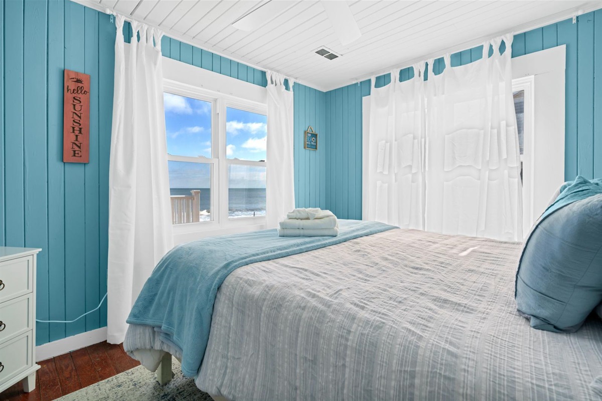 Guest Bedroom 2 Ocean views!