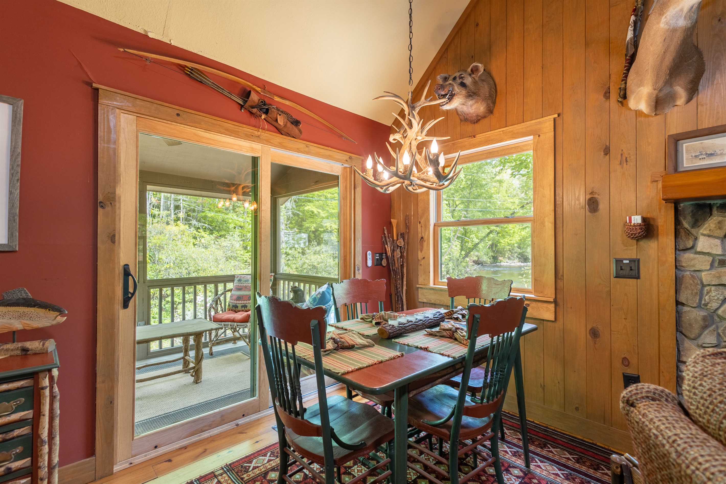 The dining area seats four comfortably, with two additional bar stools at the kitchen counter for extra gathering space.