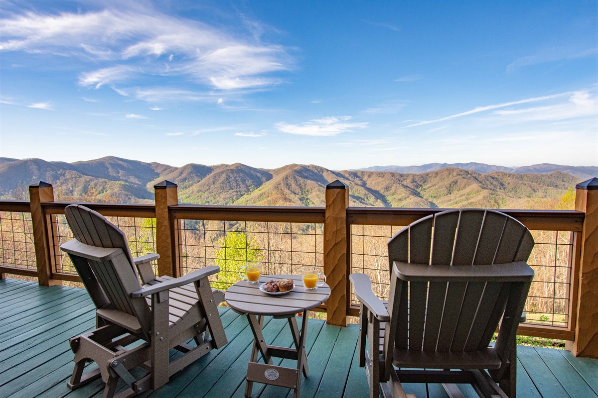 Deck: Sip coffee on the deck while basking in breathtaking mountain views!