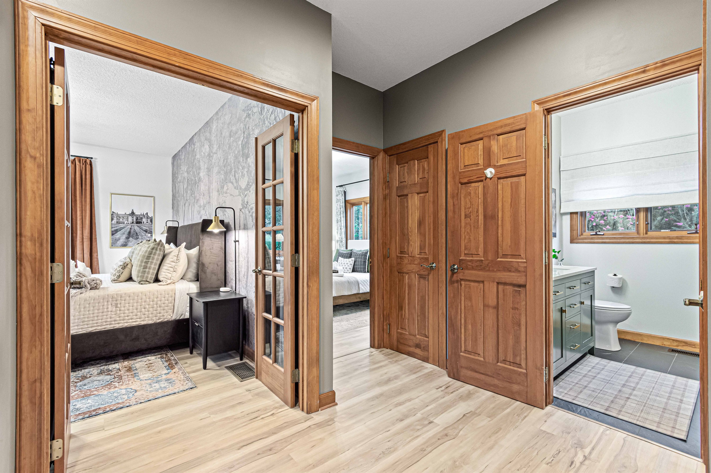 A peek into the second bedroom wing—private suites and bathrooms are thoughtfully tucked away, giving everyone space to spread out in comfort.🚪✨