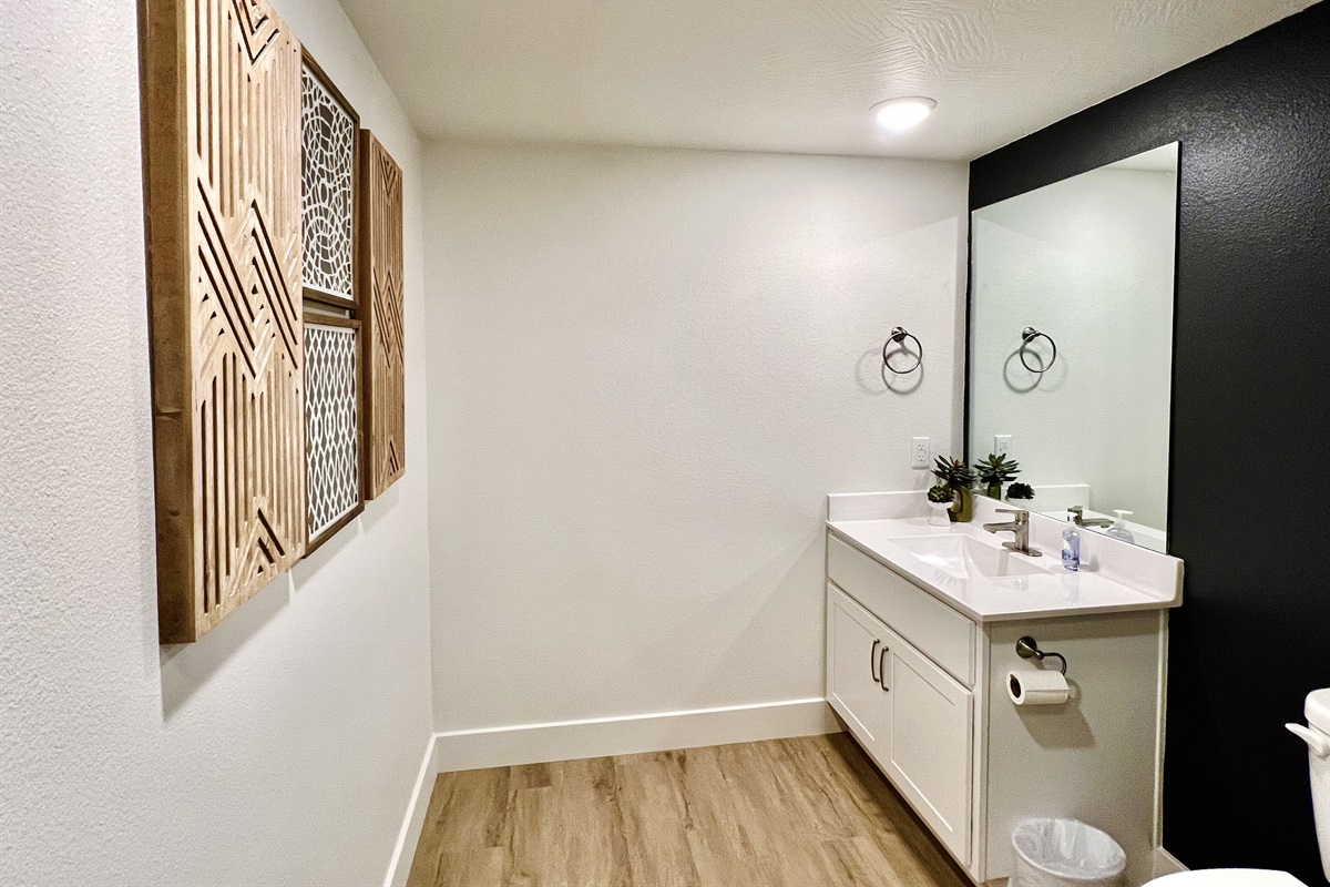 Spacious full bathroom