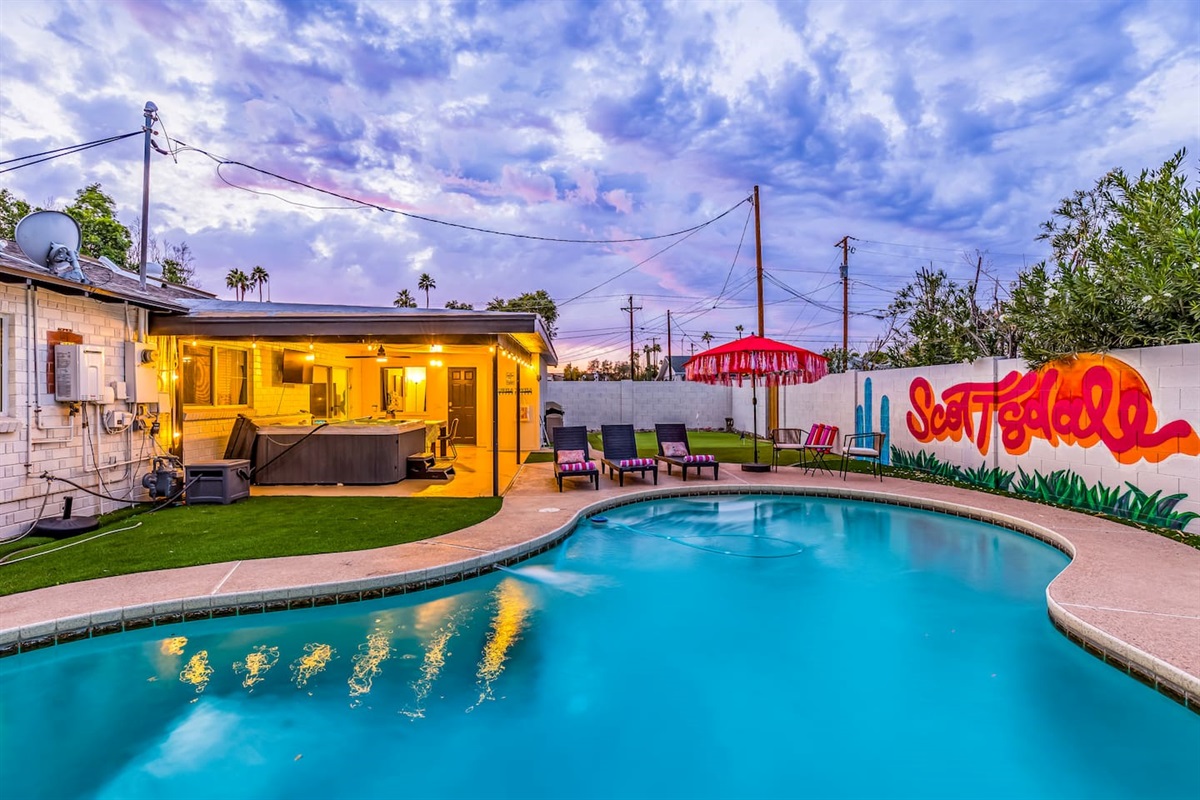 Admire the custom "Scottsdale" mural as the backyard lights up at dusk—an Insta-worthy backdrop to your poolside memories.

