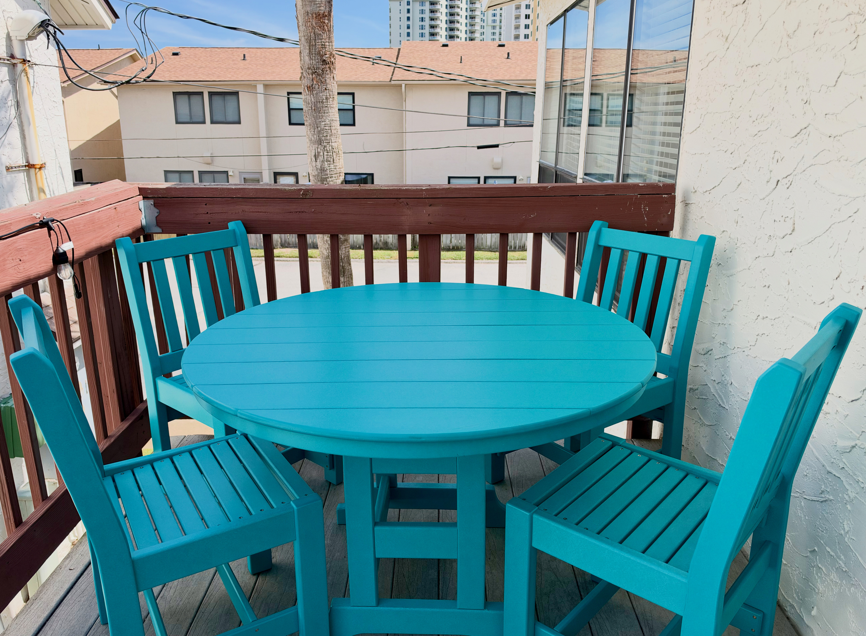 Alfresco dining and cocktails are always "on deck" at Emerald Palms Poolside