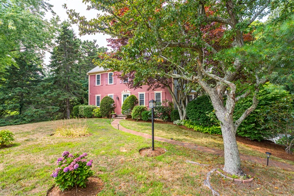 Begin your Cape Cod stay at Captain’s Rest.