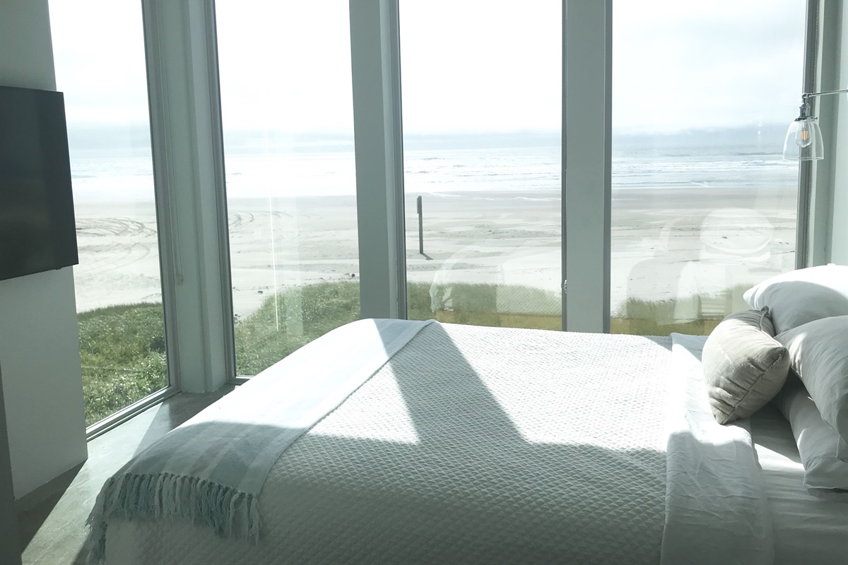 Ocean & Cape Kiwanda Views from SW Master bedroom with full bath, 4K smart TV