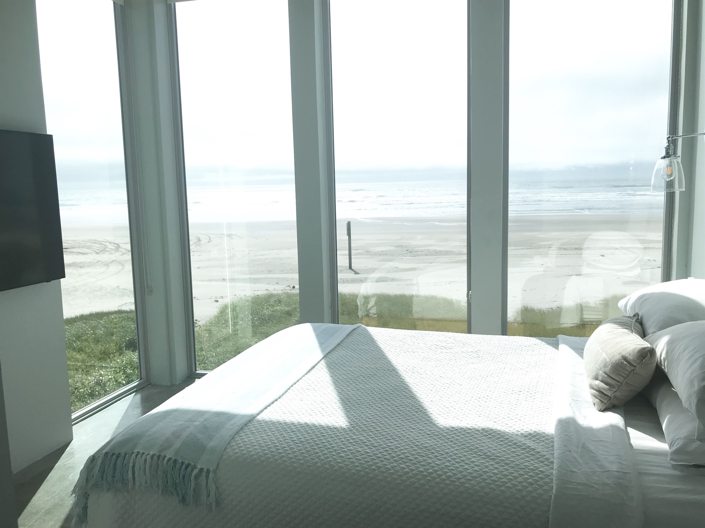 Ocean & Cape Kiwanda Views from SW Master bedroom with full bath, 4K smart TV