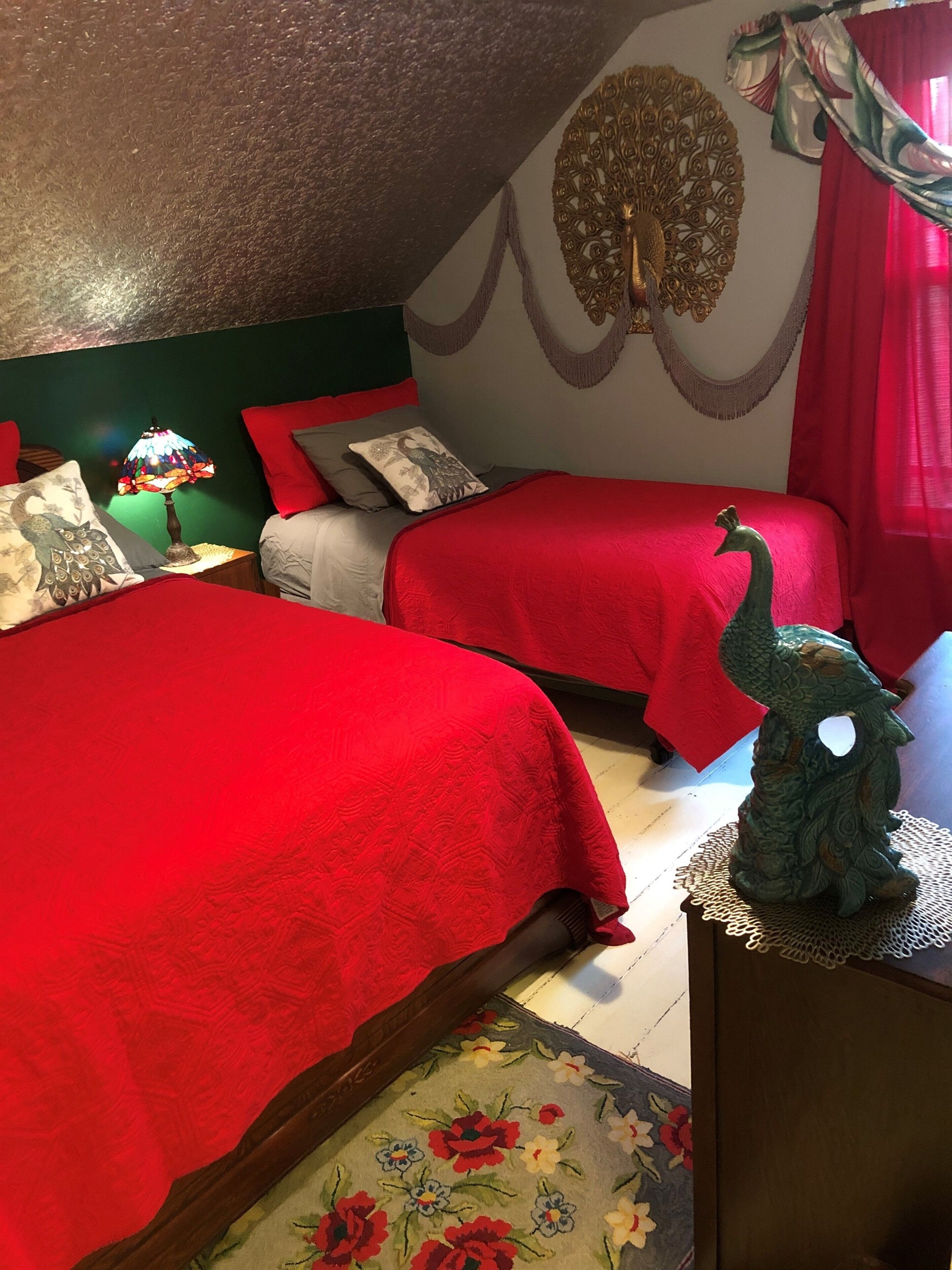 Full bed and Twin bed