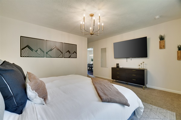 Tuck yourself to sleep by watching your favorite TV show straight from the bed.