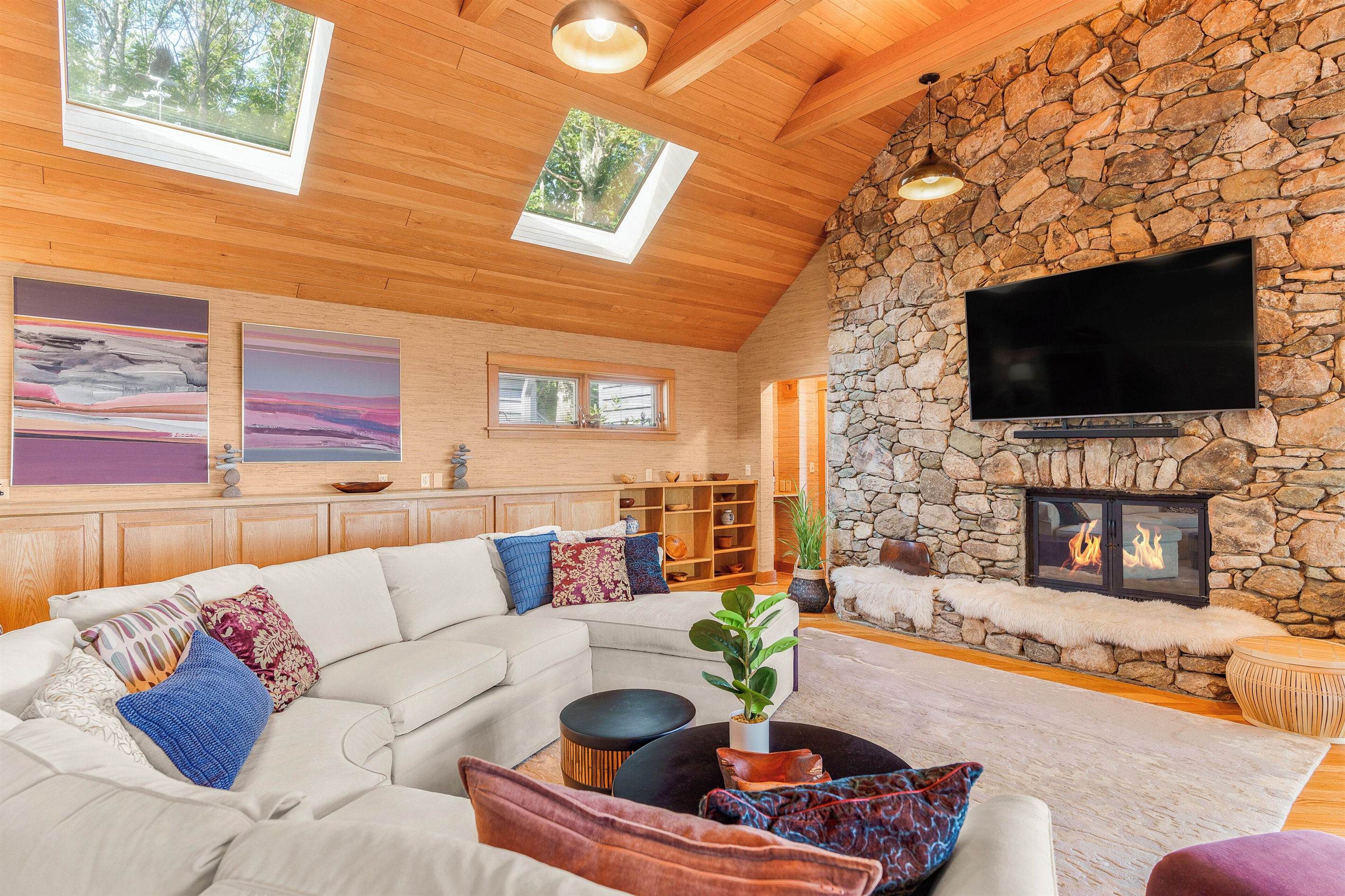 Living room
