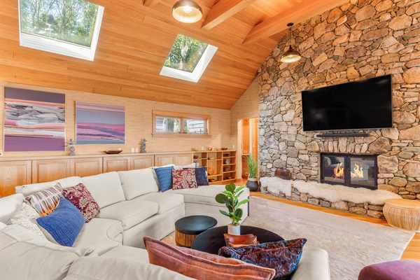 Living room
