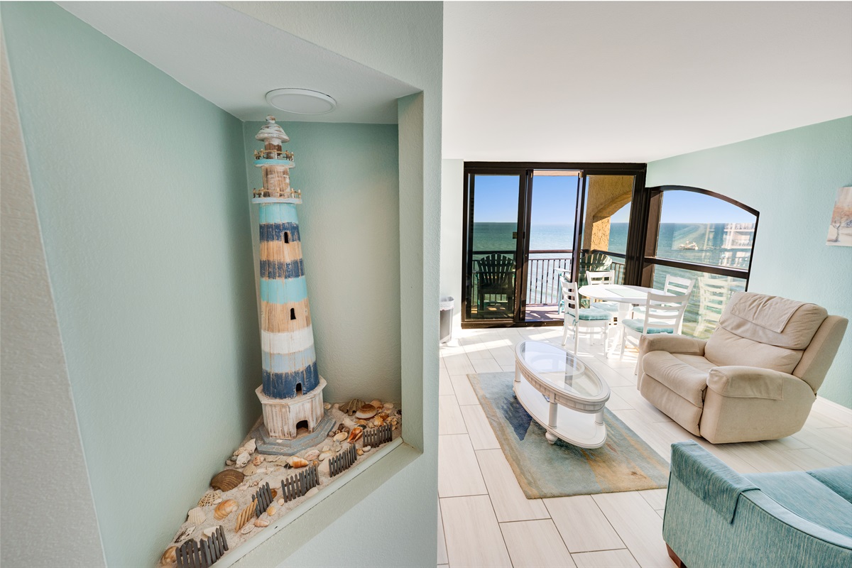 Living Room with Stunning Views🌊☀️