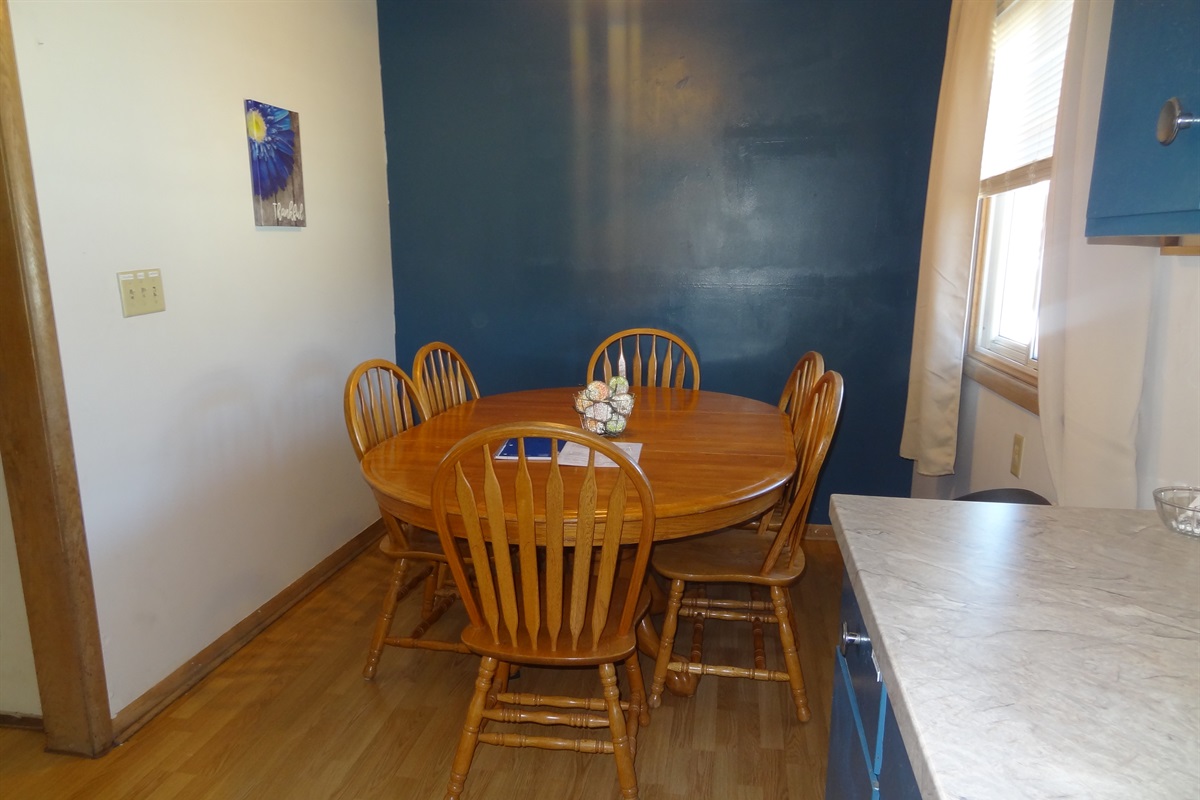 Dining Room. Seating for 6. 