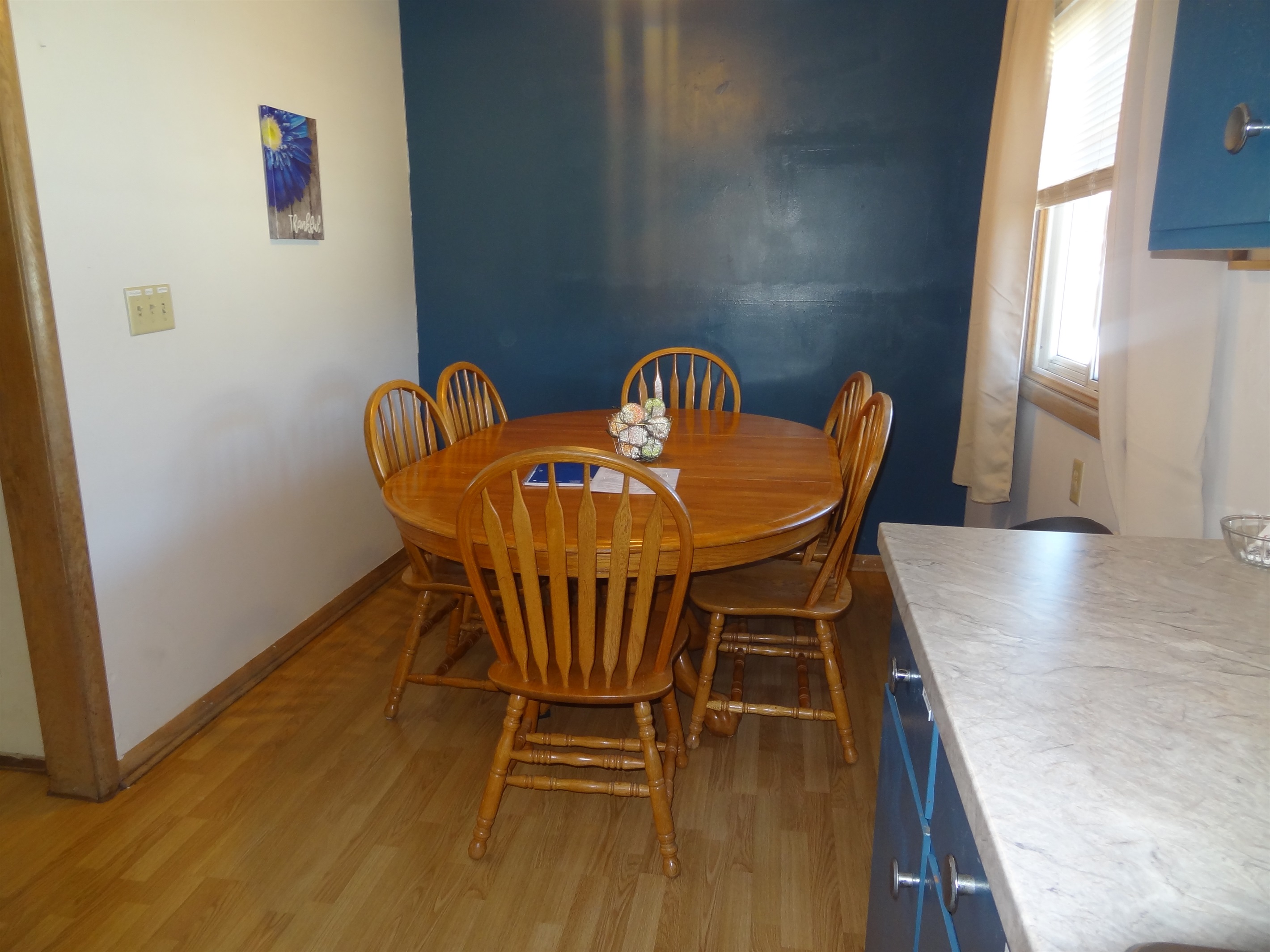 Dining Room. Seating for 6. 