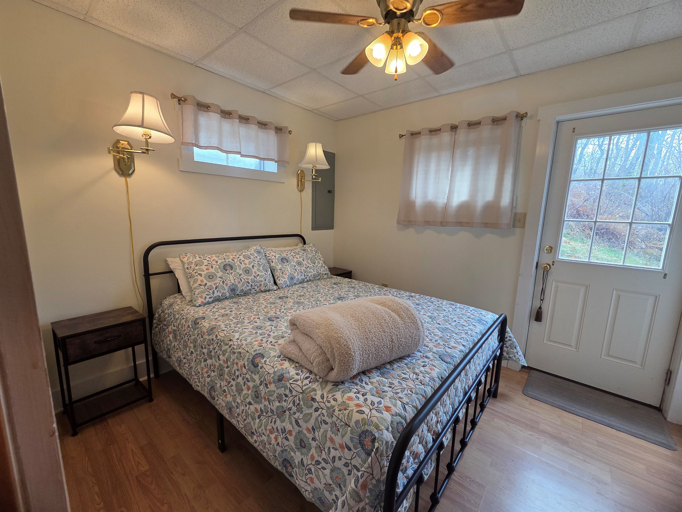 Downstairs bedroom with Queen-size bed