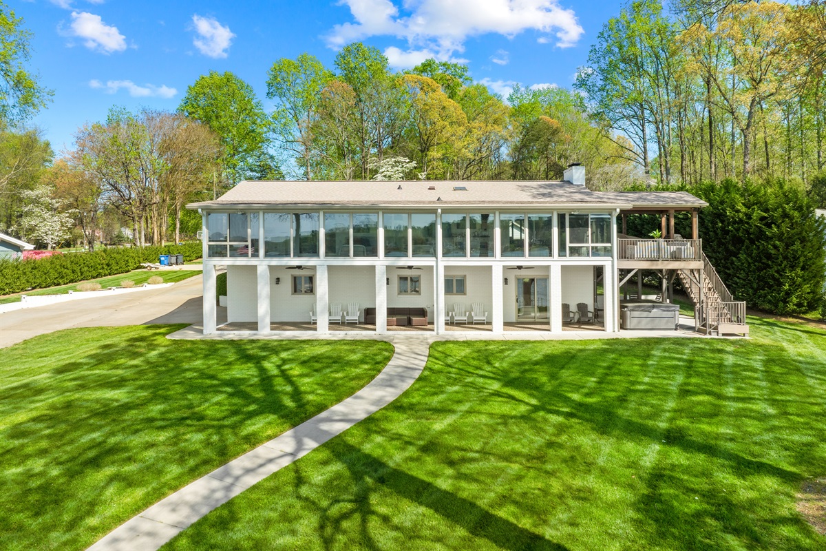 The perfect home for your Lake Norman adventure.