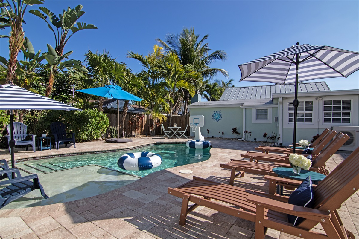 Courtyard pool, games, grill, and relaxation, you got it all at Paradise Pool Cottage House