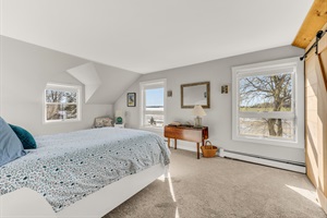 Master´s queen bedroom bed foot with great view