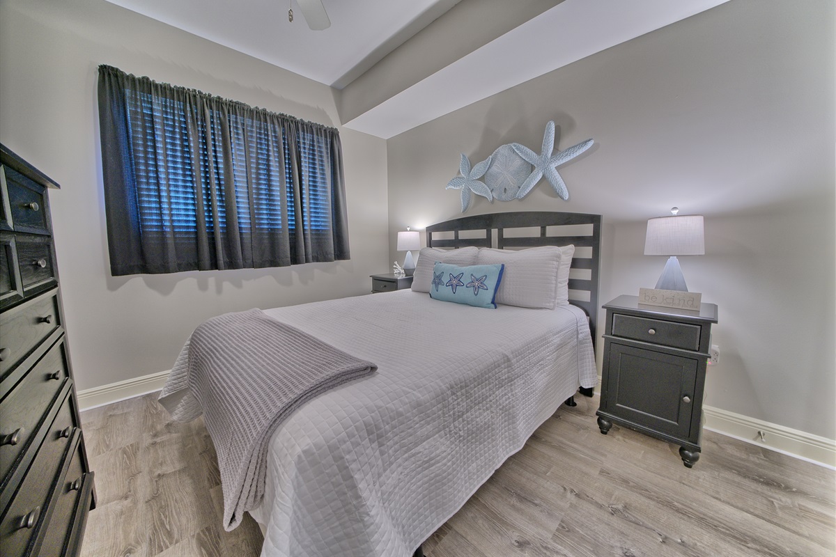 Guest Rm w/ Lake View