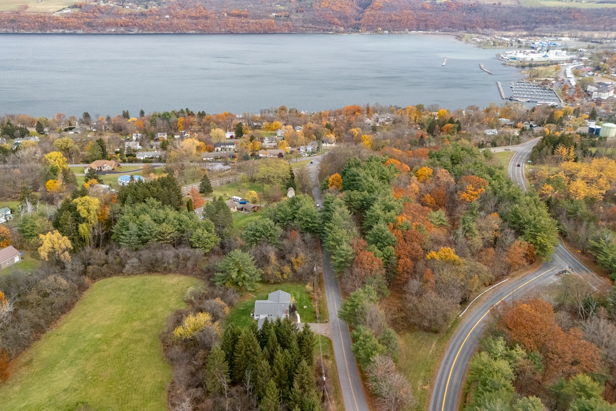 Located 3 min. from Seneca lake and Watkins Glen