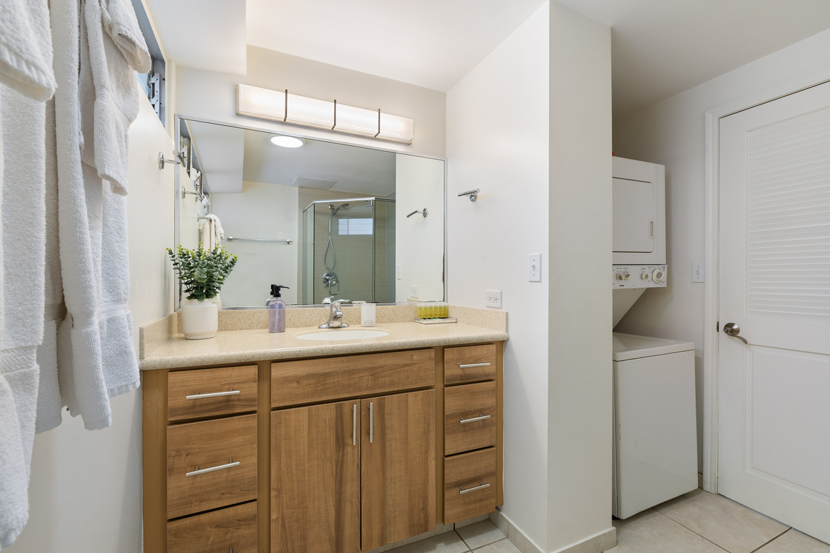 Single sink vanity and in-unit washer/dryer for added convenience