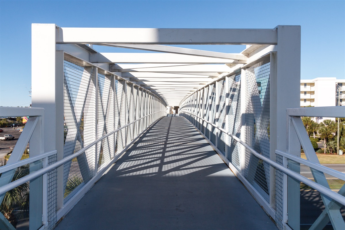 Skybridge connecting the bay side and the beach side