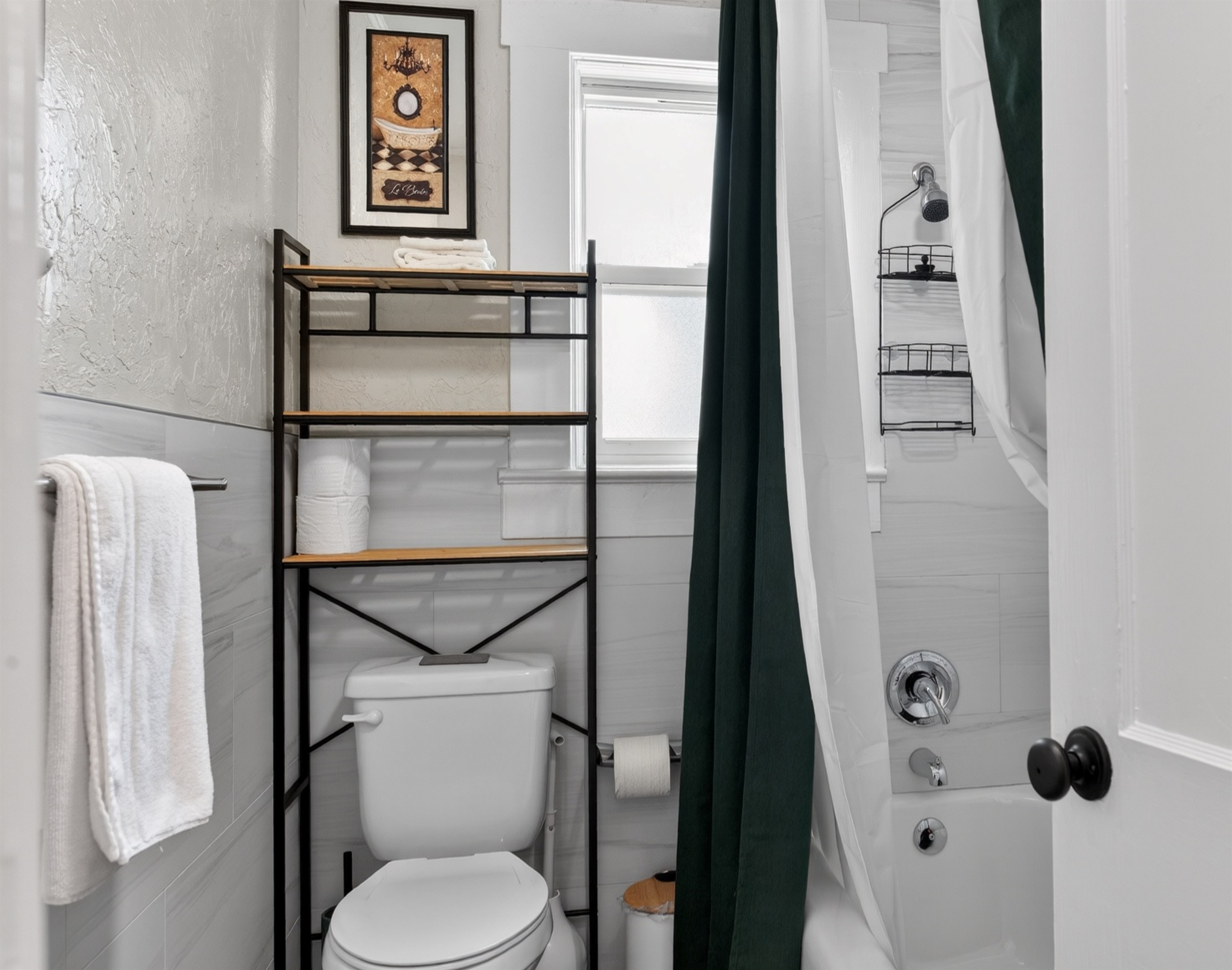 Main Bathroom with Tub and Shower