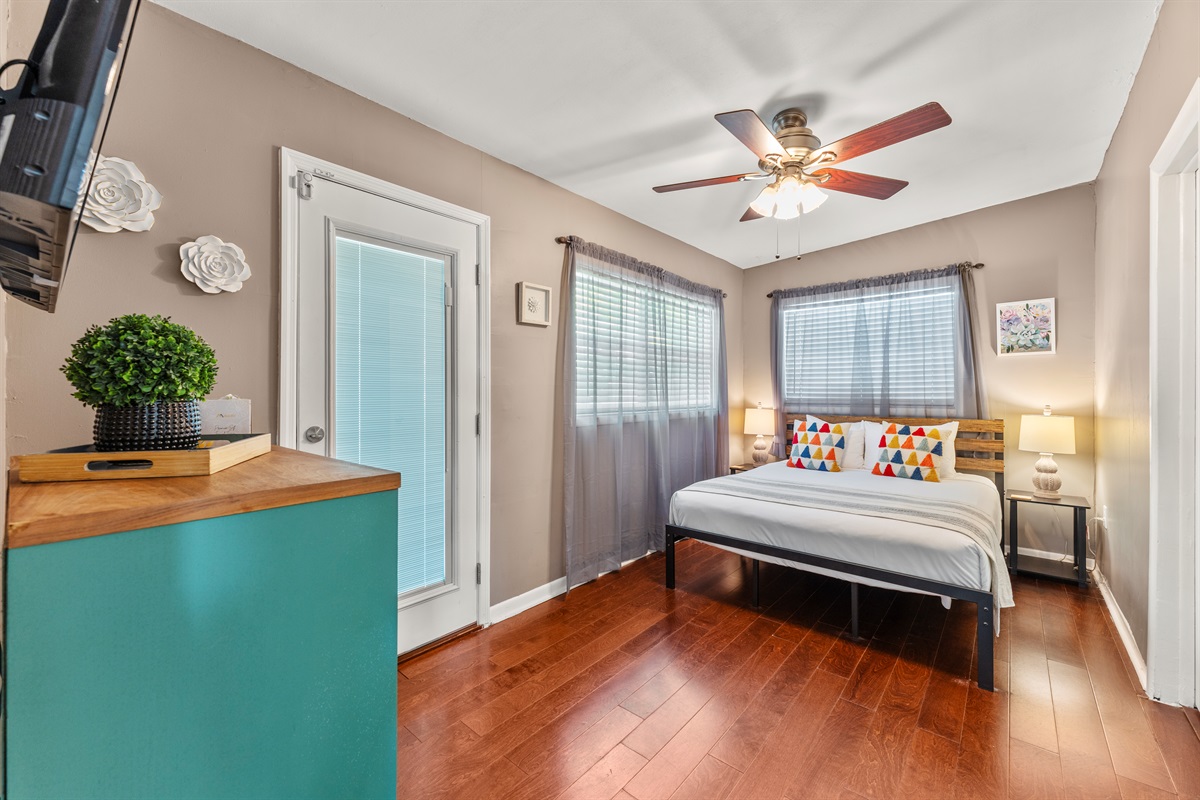 Tropical Room with a Queen bed