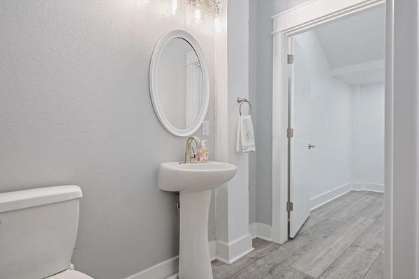 Ground Floor 1/2 Bath