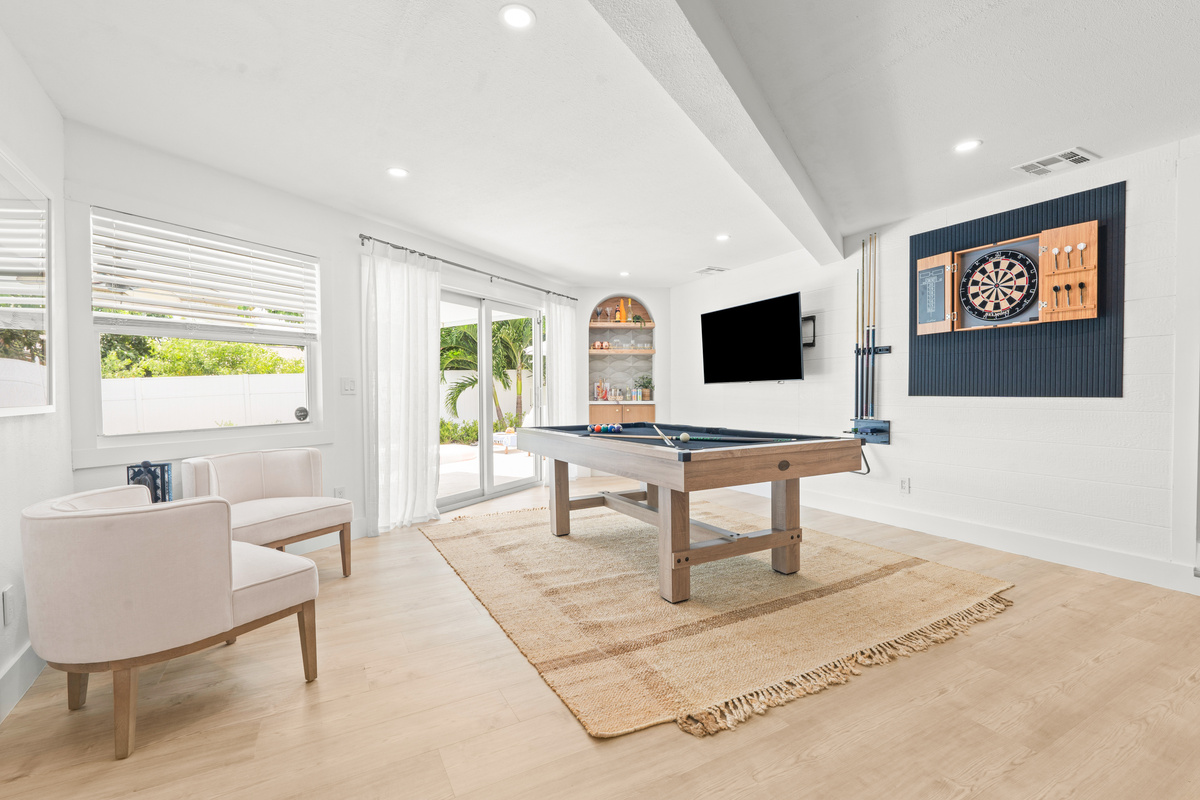 A stylish entertainment space for laid-back evenings