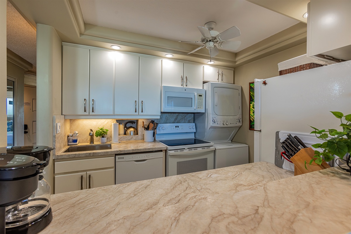 Fully Equipped Kitchen w/All Appliances