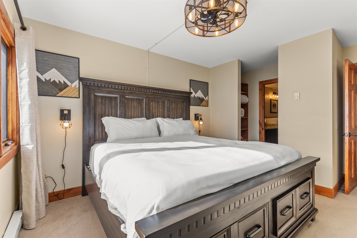 Bedroom 1 | King Bed