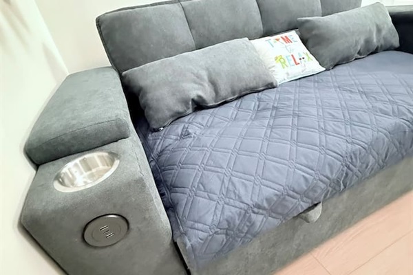 USB Charging Ports & Cup Holders