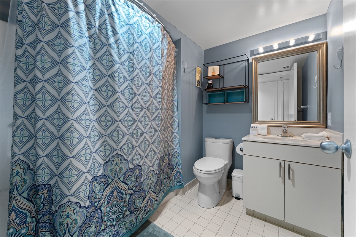 2nd bath with tub/shower combo